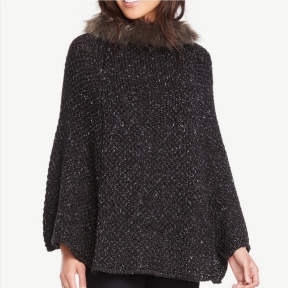 Ann Taylor Black Knit Cape with Faux Fur Collar Sz One Size - Picture 2 of 4